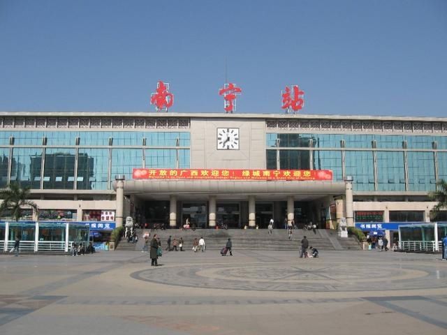  「比拼」中国各大城市火车站书法题字大比拼，哪个写得最好？