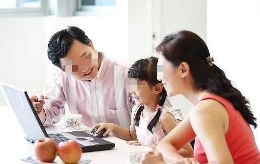  #女童#5岁女童偷吃超市1颗草莓，店员要求赔偿90元，妈妈的话令其羞愧