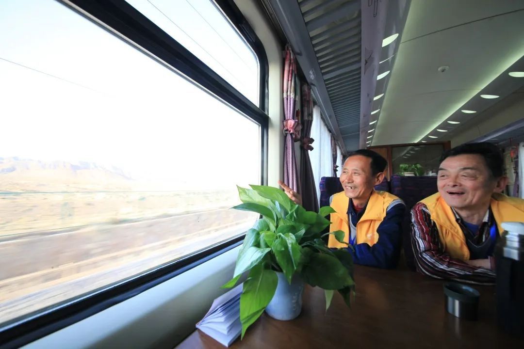  产品：春暖花开， “环西部火车游” 开启旅行新模式