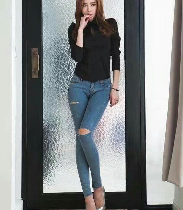 牛仔穿搭让你更苗条高挑，让你阳光般展现出前沿时尚的新姿态