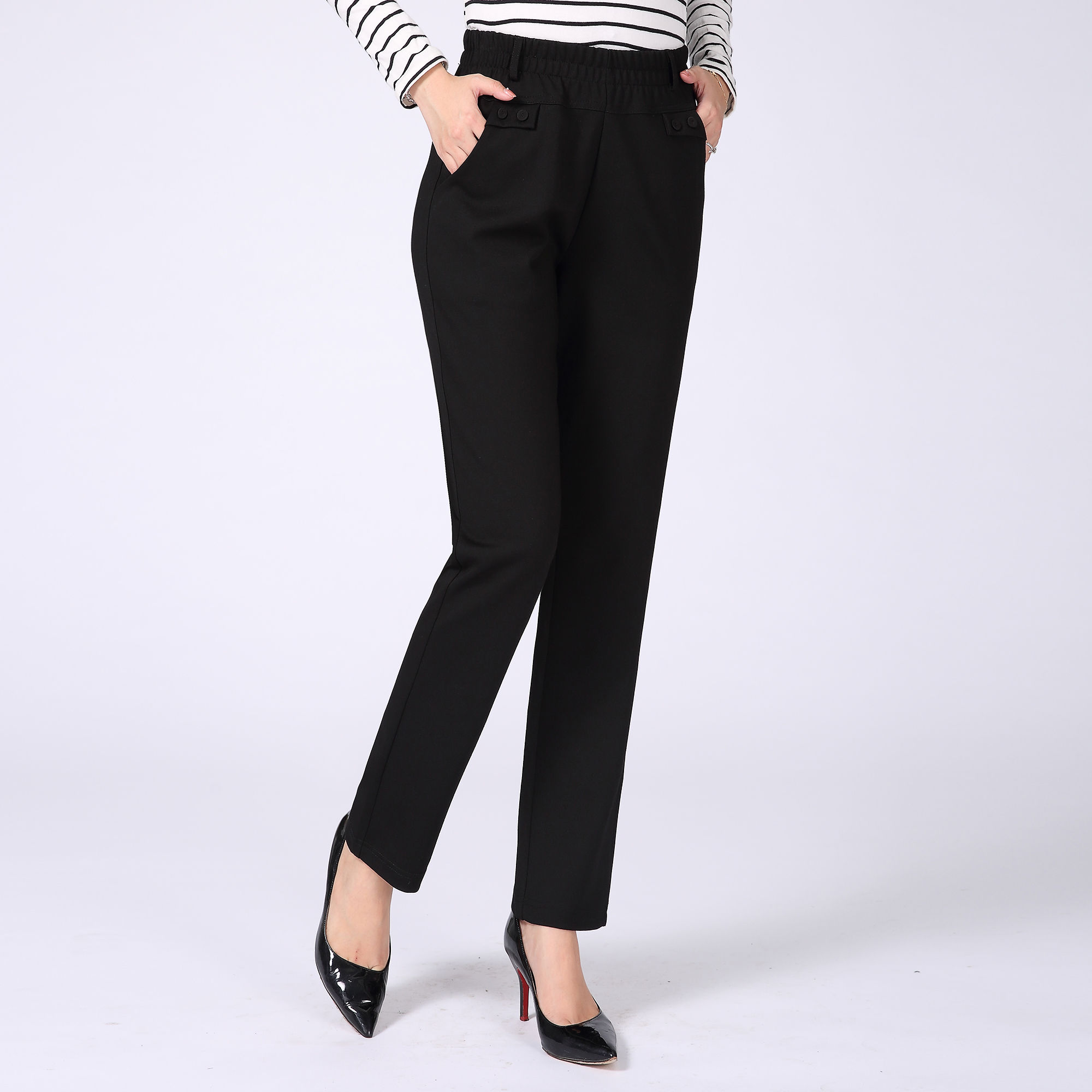 若你是55岁，提倡别穿紧身裤，学下面女人穿这款裤子，又美又嫩