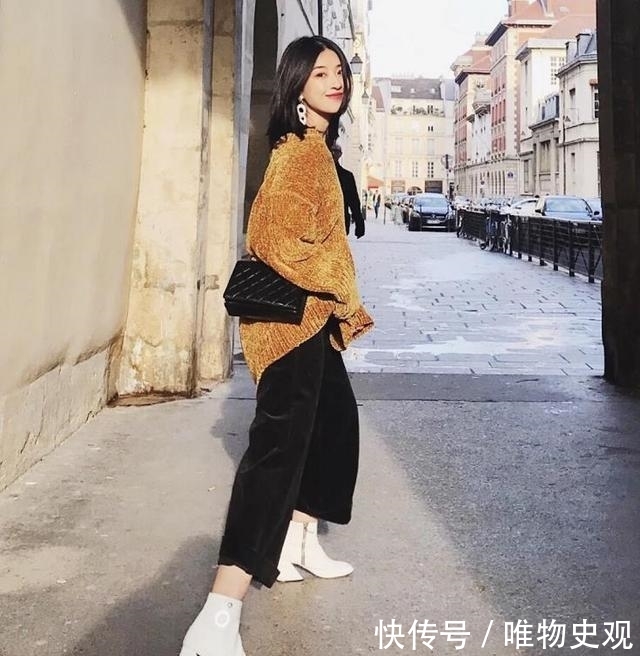 『穿搭』今年春天,又火了一种新穿法叫“小白靴+裤子”,很高级时髦!
