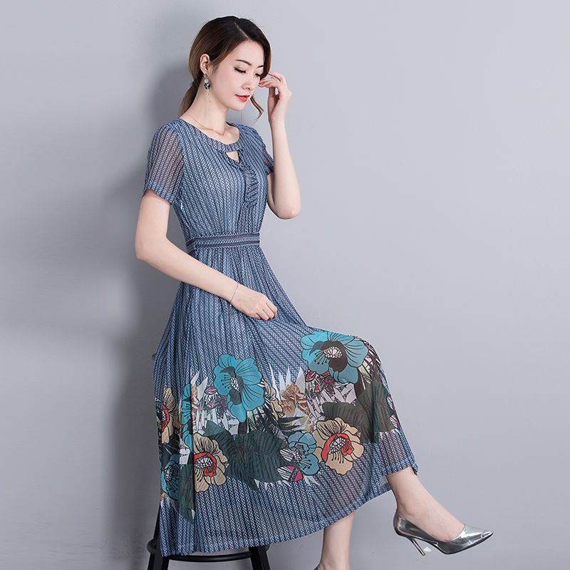 有一种“欧货”裙，不仅洋气还高雅，53岁老婆穿，美得一愣一愣