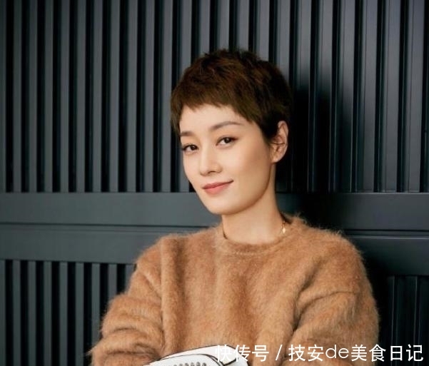 『女人』马伊琍穿的“大衣”火了!内搭毛衣时髦又保暖,适合40岁女人