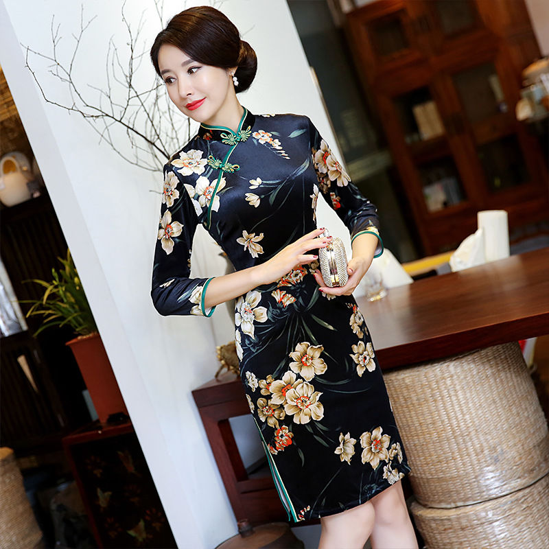 旗袍搭配丁字裤，展现性感“蝴蝶臀”，魅力无限