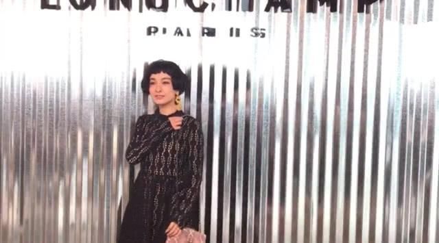 吴昕纽约时装周秀大长腿，气质短发像极了奥黛丽赫本