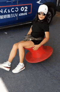 GIF:搞笑GIF:大姐,你什么样的体重,心里没点数?