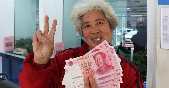 2019年将给这些退休人员，补发一半的养老金，你的到手了吗？