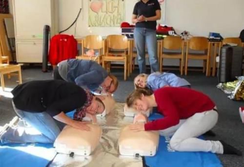  [高速]为何说德国高速公路，堪称世界第一？看完后不得不佩服德