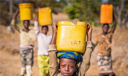  「非洲」非洲人为何宁愿喝浑水，也不愿种庄稼打水井，原因其实