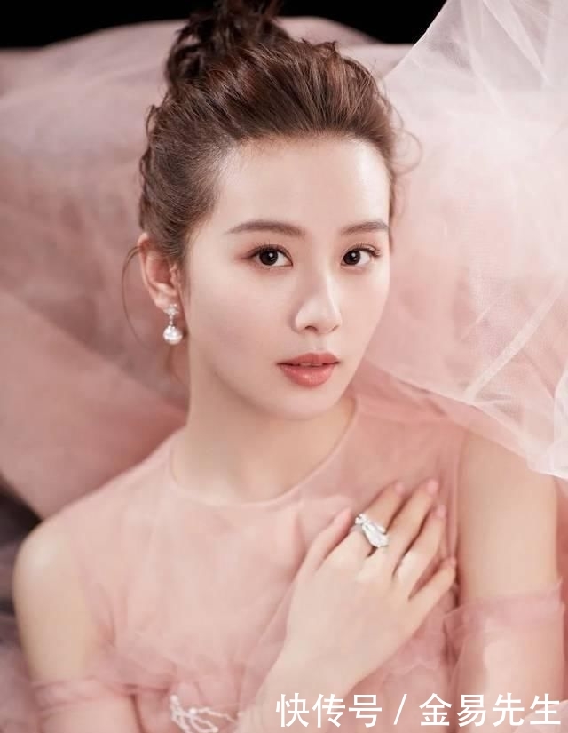 『也可以』比可爱和端庄,谁能赢过梳丸子头的女生呢?