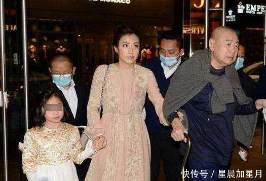 看了香港女首富甘比的搭配功力, 才知道刘銮雄为什么独宠她一人