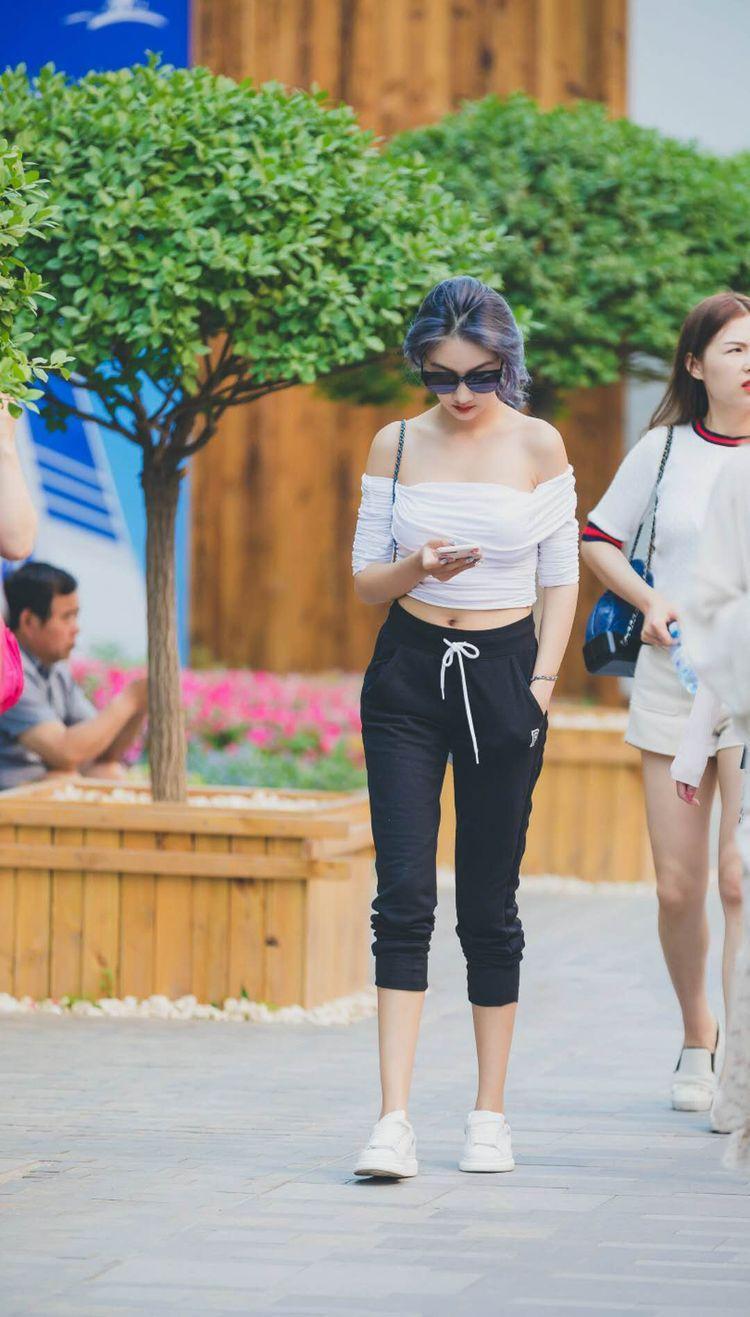 街拍：个性的美女穿出自己独特的味道，要多美就能有多美！