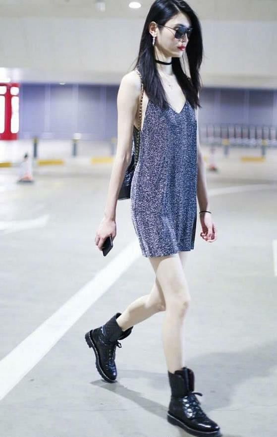 奚梦瑶吊带清凉袭人，“小樱桃”凸显，看到脚上鞋的子，全部懵圈