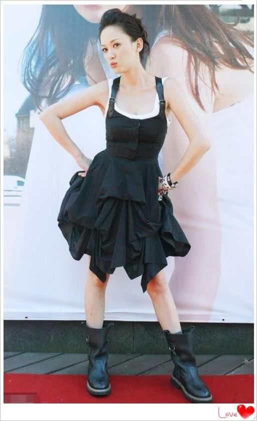 陈乔恩穿3.3万连衣裙撞衫热巴，网友：谁是真嫩谁是装嫩一目了然