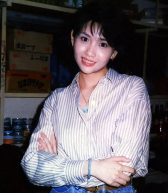 『垫肩』学会这几招，也能拥有港式风情？