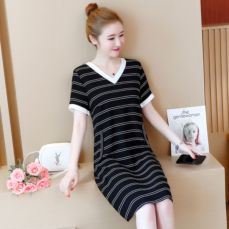 这裙子确实有点贵，但上身很迷人，去夜店穿，回头率超高