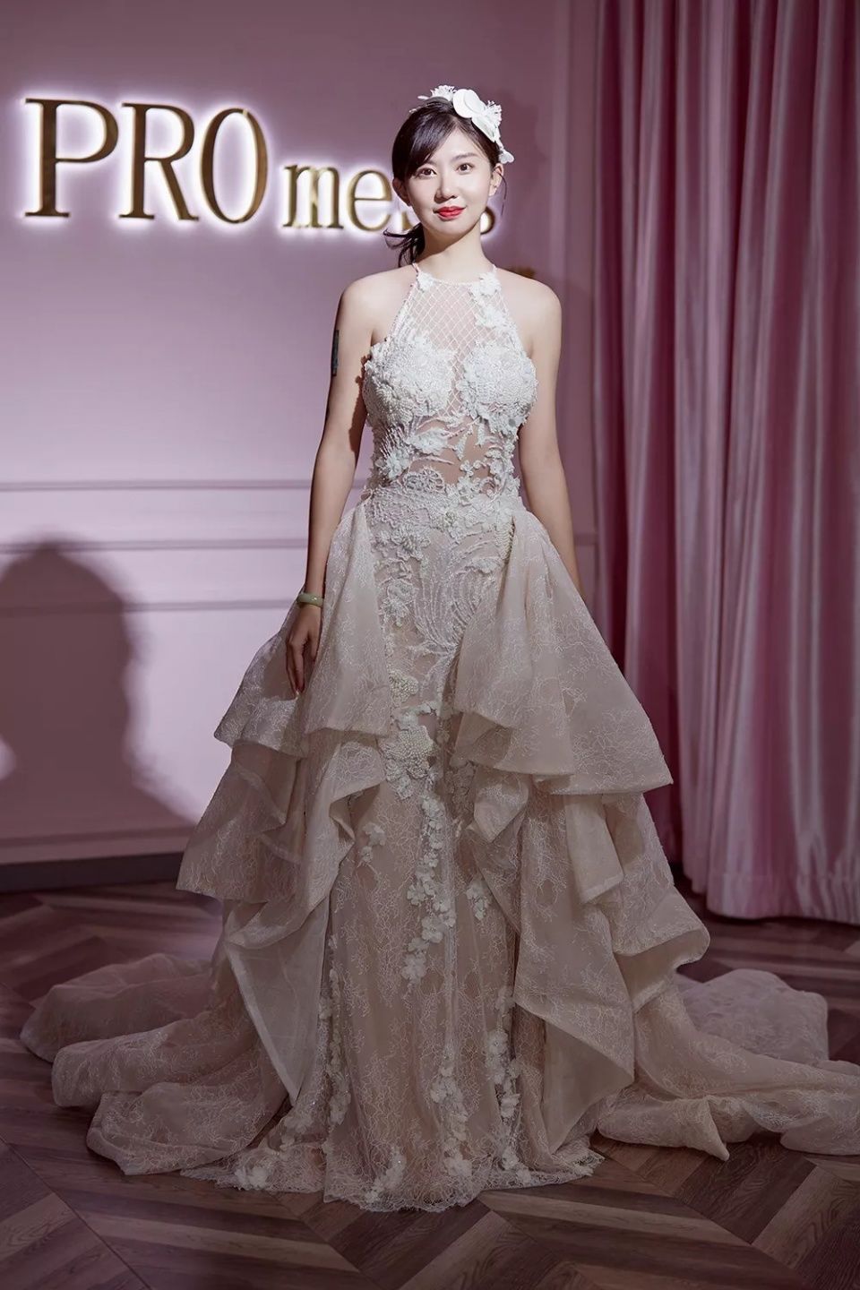 打卡全北京最粉红的婚纱店，我站在店里拍了5000多张照片