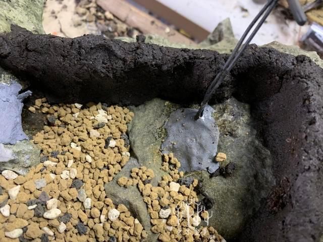 爱木盆景I 再碰上这样的石头不要扔了,做成盆景盆是相当漂亮