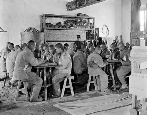 美国一位研究中国的学者，无意中在家里翻出来6000张中国老照片