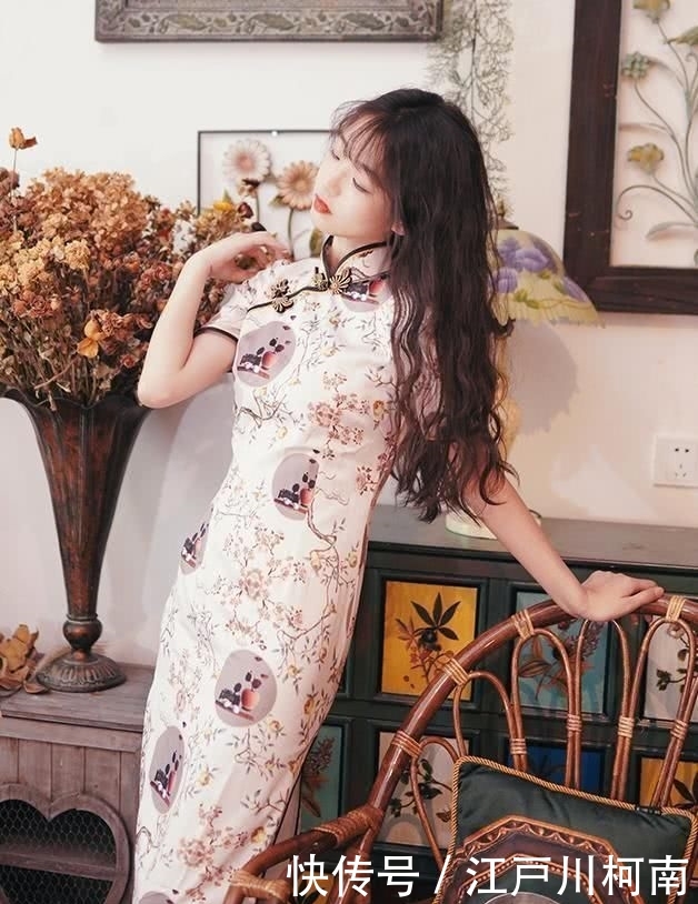  #过时#“包臀裙”已经过时了，今春流行的是“旗袍”，显瘦优雅有气质