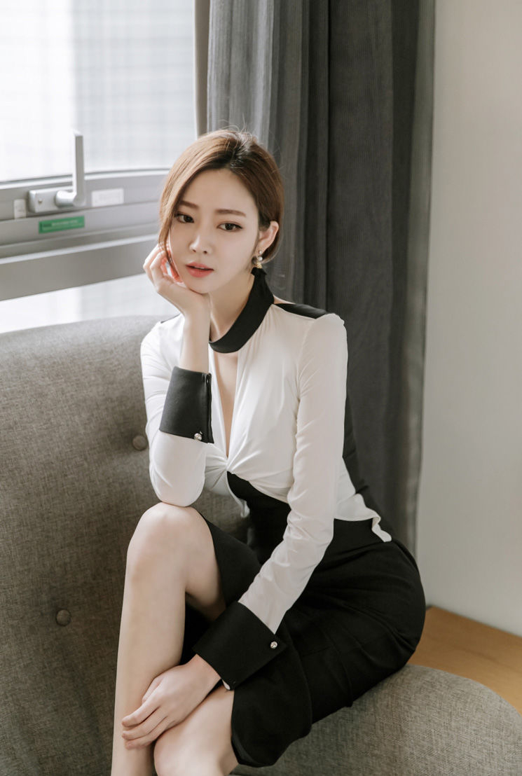 独爱加鲁查黑白过膝美裙