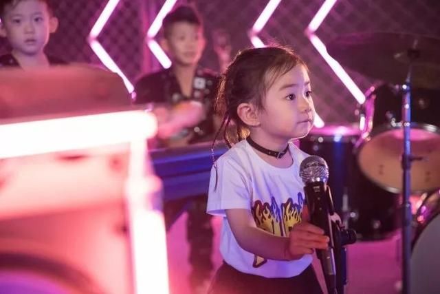 戚薇穿越变Lucky？双丸子头帮你回到小时候！