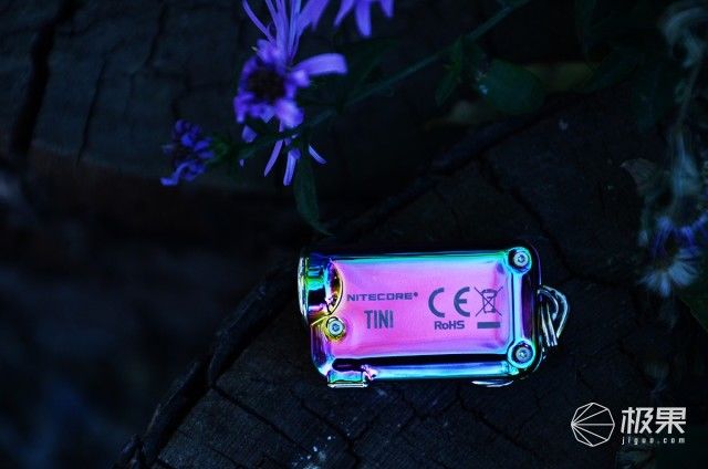 NITECORE TINI 炫彩钥匙灯上手,外表酷炫 无惧黑暗