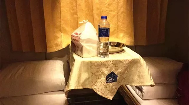 中国“最特殊”的一辆火车，只提供卧铺且中途不停靠，票价比较低