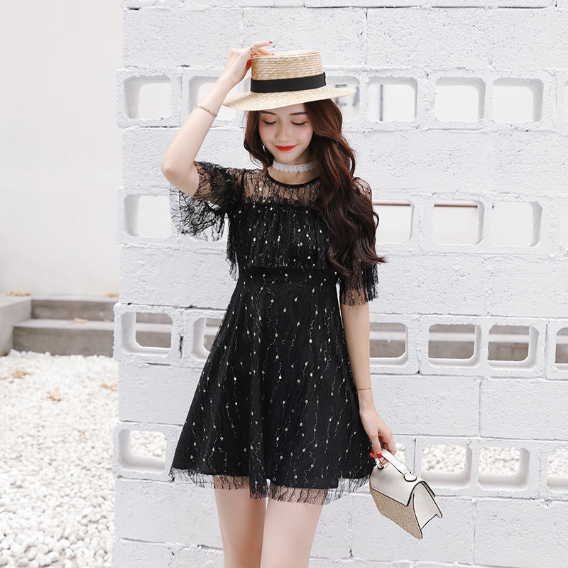 蕾丝的优雅永不过时，悠悠女人味挡不住，8090后女人穿，超美