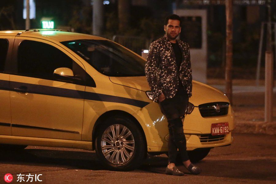 阿尔维斯 别告诉我这就是你翻乱衣橱整出来的时尚搭配?