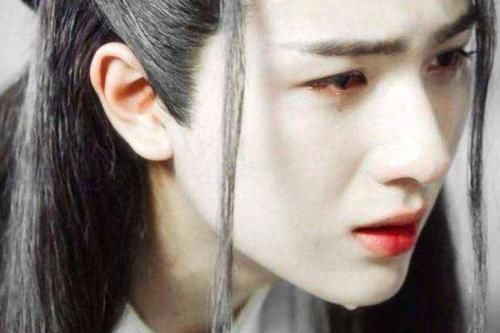 记得：还记得《变形计》杨桐吗？曾经觉得不起眼，今加入男团帅到不敢认