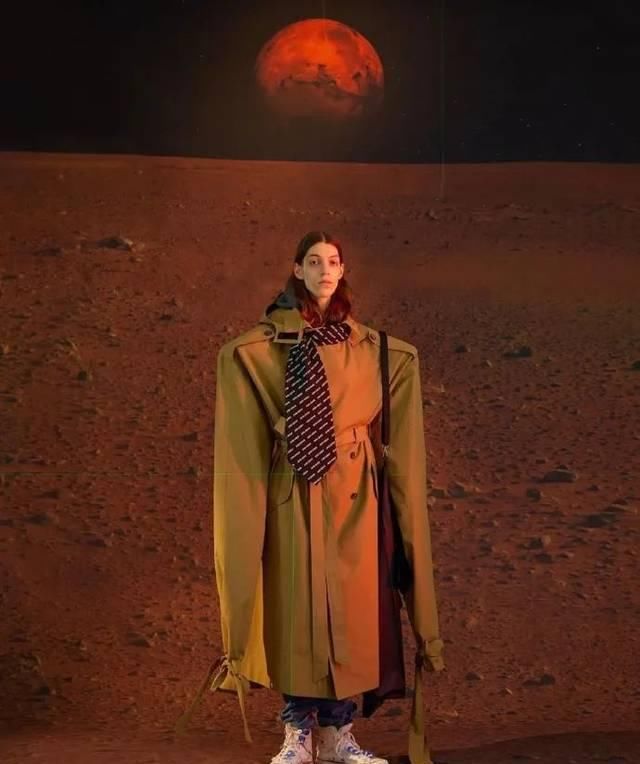  『大赛』时尚界迷之设计大赛！背上绑张床走秀，拎包入住吗？