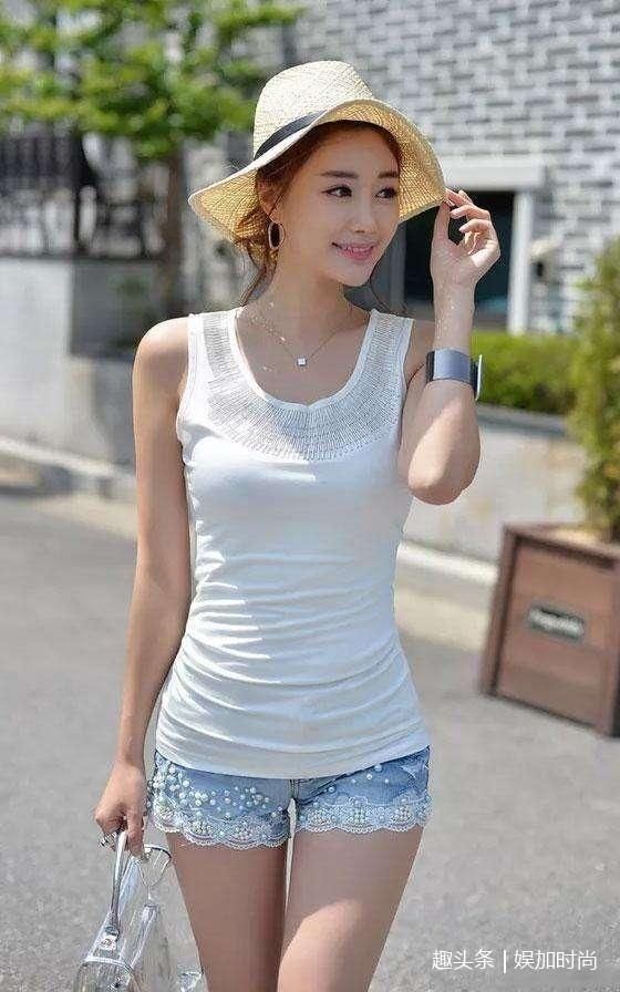 女人都喜欢穿紧身热裤，但这么美的一般人遇不到