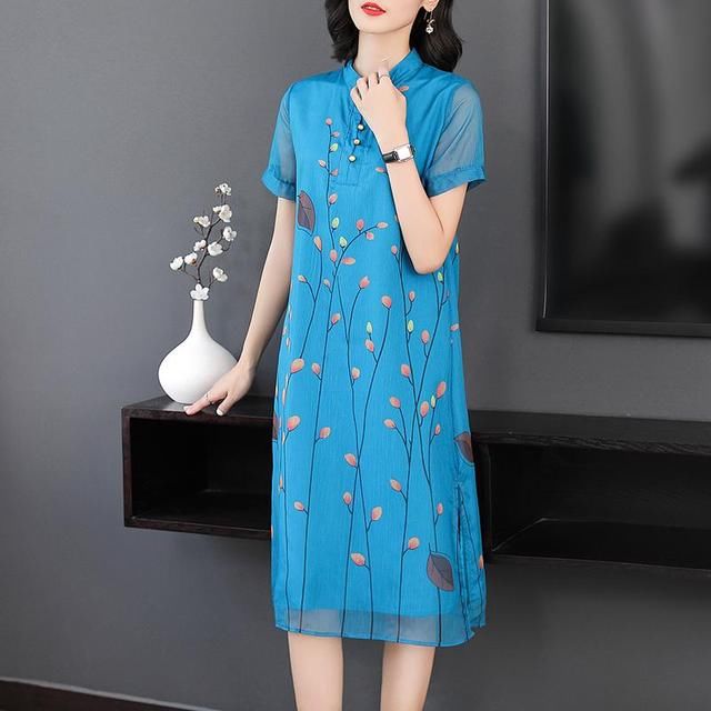 今年48岁的我，去泰国旅游，穿这样旗袍，美的其他团友羡慕眼红