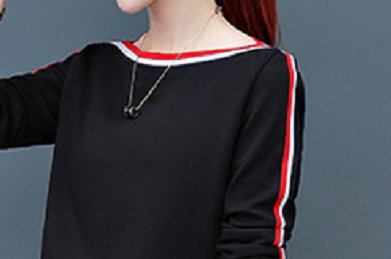 50岁小姨真会穿!瞧瞧她穿身上的“秋季套装”，洋气超显瘦