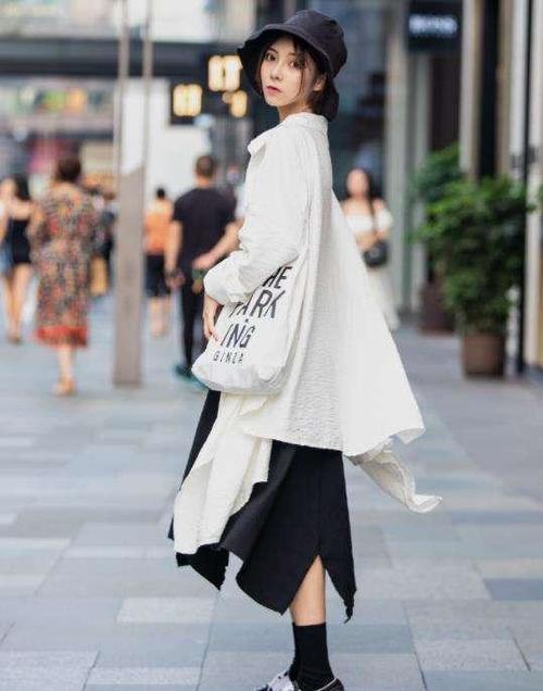 绝对的身高、傲人的身材、精致的容颜，这样的美女你能拒绝吗？