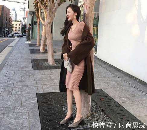 街拍：路上巧遇气质美女下车，被这气质深深地吸引了！