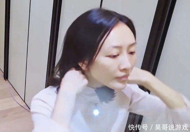 【王鸥】王鸥家中化妆, 无意扫过梳妆台, 这才是属于女明星的化妆品