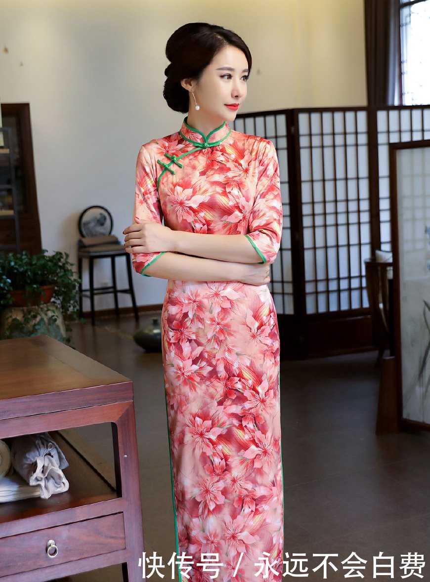 海棠红双层丝绸旗袍裙,清秀婉丽,美得让人目不暇接