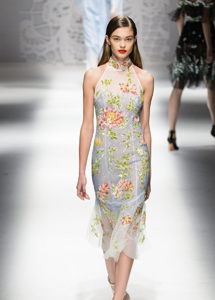 中国风旗袍登上“米兰时装”，真长脸，国人激动的泪流满面