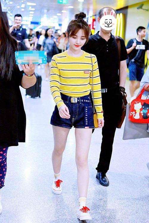 不愧是“四千年美女”，每张图都很惊艳，小鞠是越来越撩人了！