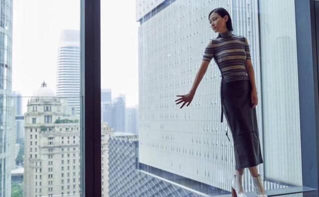 谭卓是真的瘦啦，像是换了个人一样，一点都不像她了