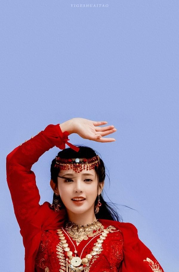 专业户■女星红衣杀，景甜温婉，彭小苒赵丽颖红衣专业户，谁才算惊艳