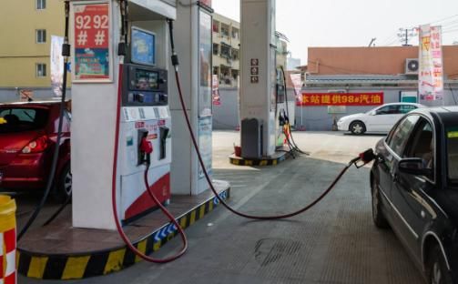 这4个关于汽油的谣言困扰国人起码十年，现在一经分析，想来可笑