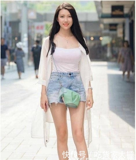 柔美:迷人靓丽的美女街拍:柔美娇俏的美女,青春动感魅力十足