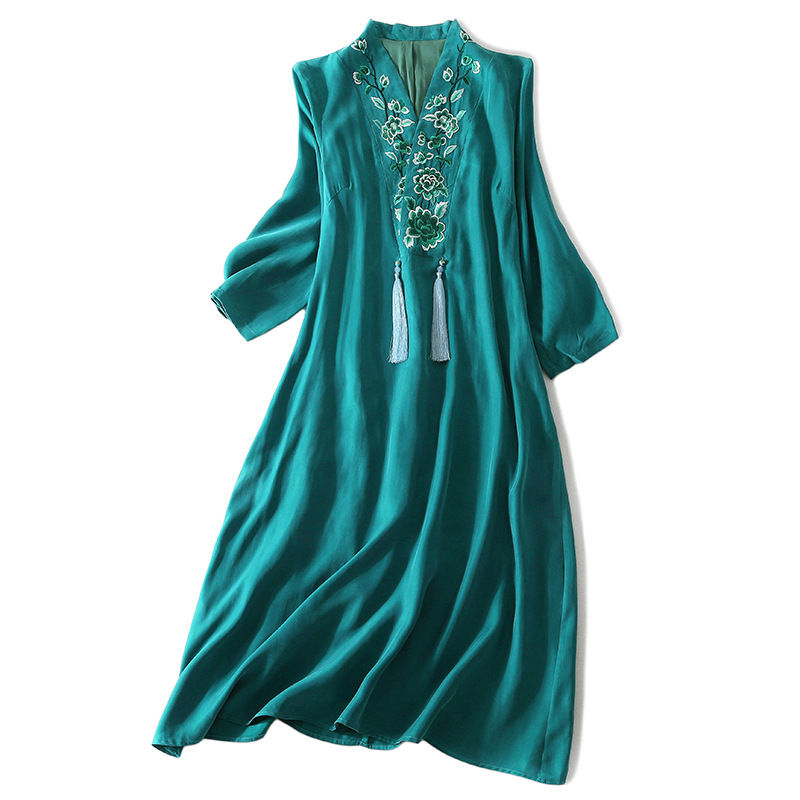 从不穿裙子的51岁老婆，今秋换上了欧货秋裙，惊艳众人，忒美嫩