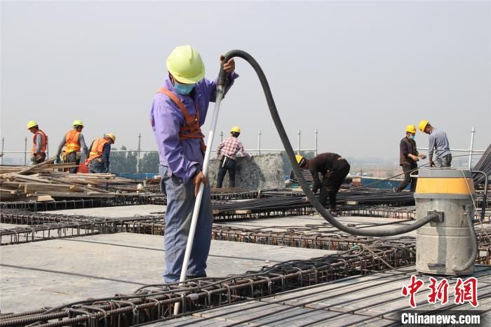  『王甜甜』“五一”国际劳动节郑州南站施工忙