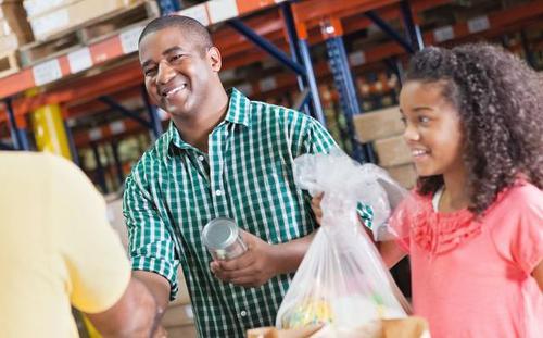中国的垃圾食品,成为非洲炫富的资本,女性还用来相亲