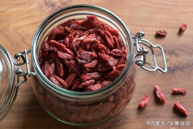  鲫鱼吃饵■枸杞钓鲫鱼，这又是什么“神饵”，分析枸杞作钓鲫鱼的可行性